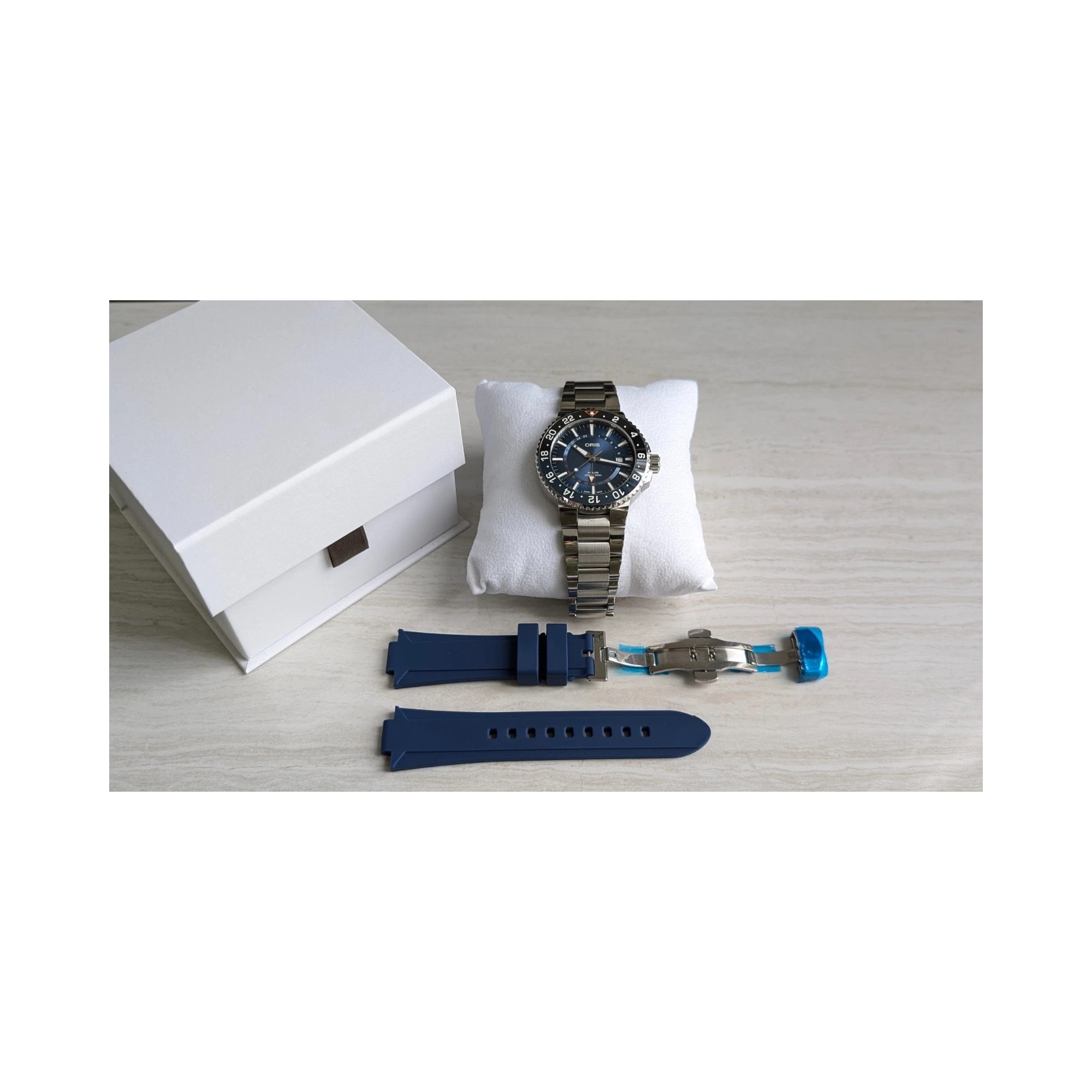 Oris Aquis GMT Date 43.50mm Blue Men's Stainless Steel Automatic Swiss Watch 01 798 7754 4185-Set RS